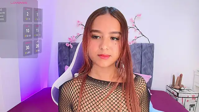 Snapshot of Sophiee_Velvet chatting on June 2026 06:24:01 PM Sophiee Velvet online show from June 2026 06:24:01 PM