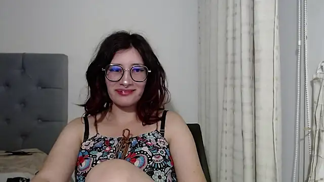Snapshot of mariana124- chatting on January 2025 07:02:02 PM mariana124- online show from January 2025 07:02:02 PM