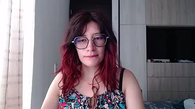 Snapshot of mariana124- chatting on February 2025 03:42:01 PM mariana124- online show from February 2025 03:42:01 PM