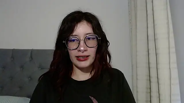 Snapshot of mariana124- chatting on January 2025 04:25:01 PM mariana124- online show from January 2025 04:25:01 PM