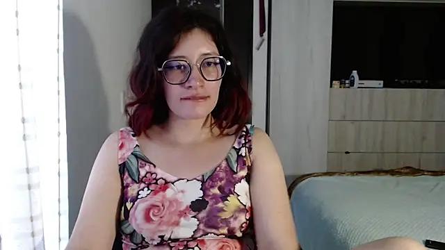 Snapshot of mariana124- chatting on February 2025 09:43:02 PM mariana124- online show from February 2025 09:43:02 PM