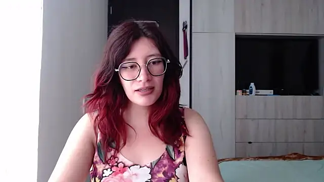 Snapshot of mariana124- chatting on February 2025 06:40:02 PM mariana124- online show from February 2025 06:40:02 PM