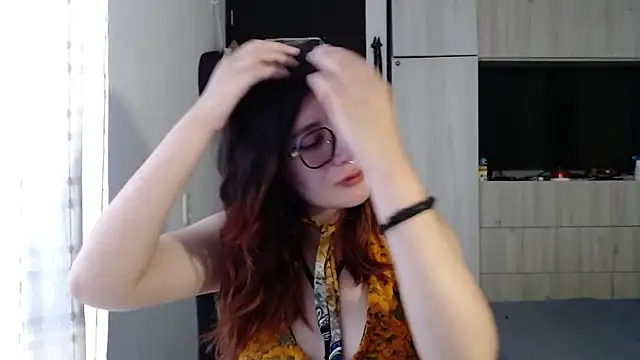 Snapshot of mariana124- chatting on March 2025 06:17:02 PM mariana124- online show from March 2025 06:17:02 PM