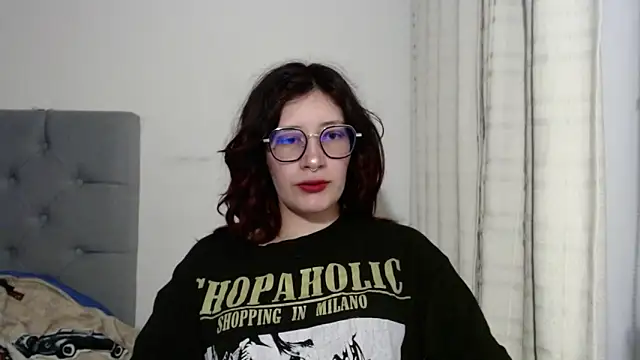 Snapshot of mariana124- chatting on January 2025 06:24:02 PM mariana124- online show from January 2025 06:24:02 PM