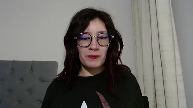 Snapshot of mariana124- chatting on January 2025 07:59:02 PM mariana124- online show from January 2025 07:59:02 PM