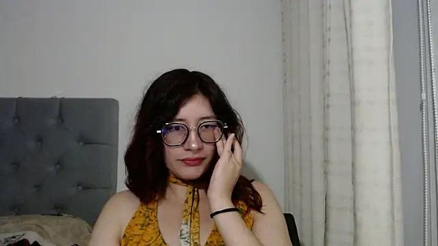 Snapshot of mariana124- chatting on January 2025 10:27:01 PM mariana124- online show from January 2025 10:27:01 PM