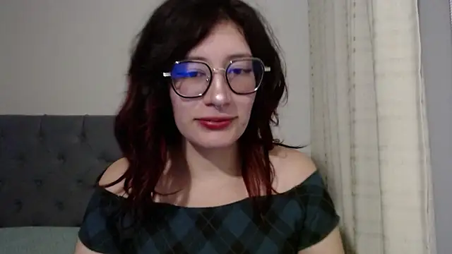Snapshot of mariana124- chatting on January 2025 05:11:01 PM mariana124- online show from January 2025 05:11:01 PM