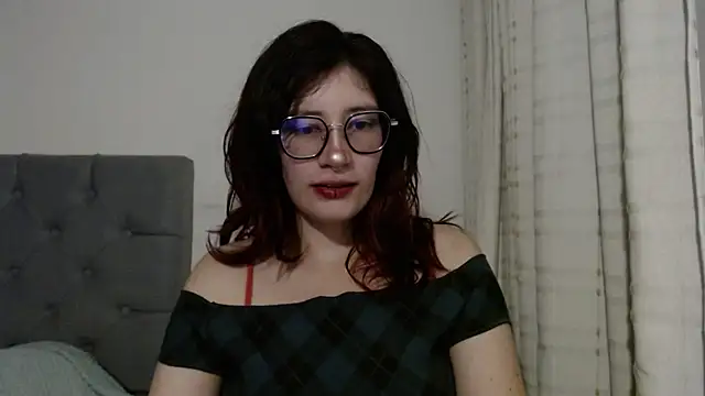Snapshot of mariana124- chatting on February 2025 03:10:02 AM mariana124- online show from February 2025 03:10:02 AM