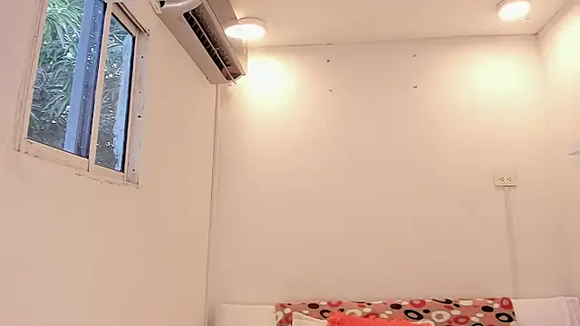 Snapshot of meganrossee69 chatting on December 2024 08:06:02 PM meganrossee69 online show from December 2024 08:06:02 PM