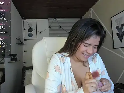 Enma  clark online show from November 2025 04:33:02 AM