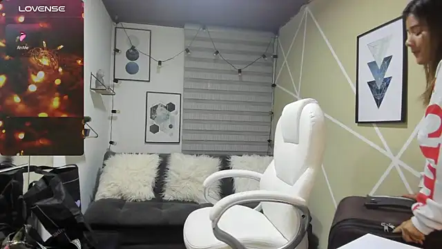 Enma  clark online show from December 2025 04:11:01 AM