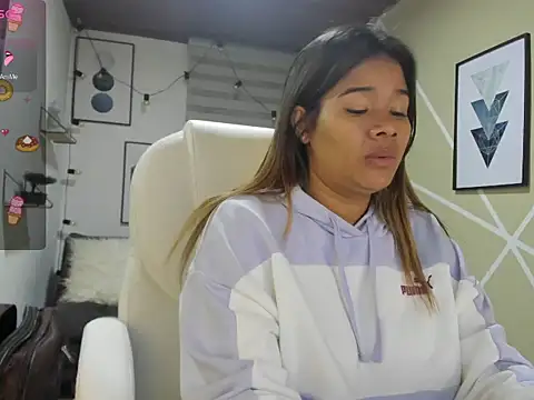 Enma  clark online show from October 2025 04:11:01 AM