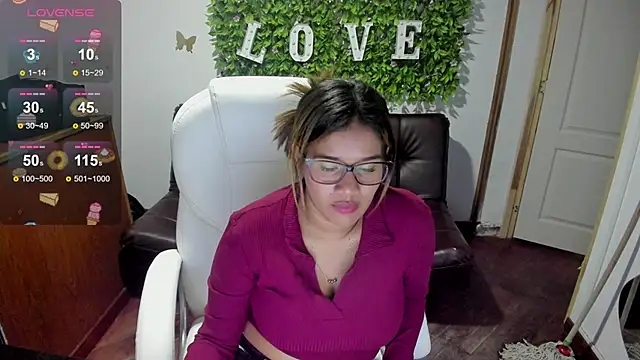 Enma  clark online show from March 2025 07:04:01 PM