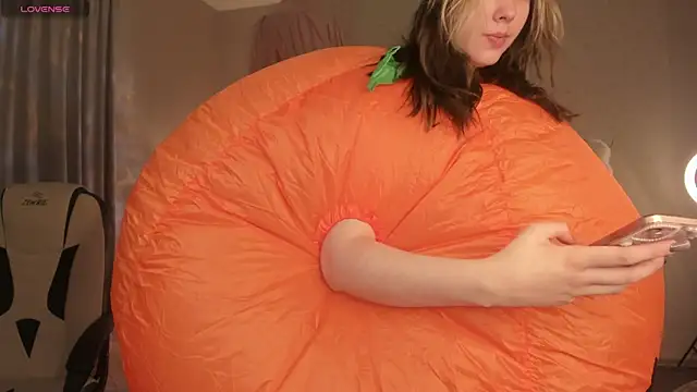 Vanessa Walters online show from October 2025 03:03:01 AM