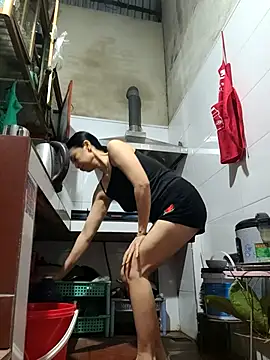 Tinease online show from October 2025 10:43:01 PM