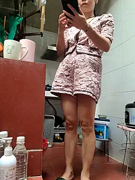 Tinease online show from September 2025 01:48:01 AM