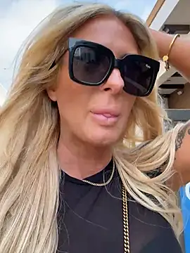 blondiluvsanal online show from February 2025 05:09:01 PM