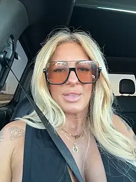 Snapshot of blondiluvsanal chatting on February 2026 10:20:02 PM blondiluvsanal online show from February 2026 10:20:02 PM