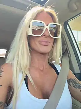 blondiluvsanal online show from September 2025 06:15:01 PM