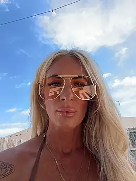 blondiluvsanal online show from June 2026 03:50:02 PM