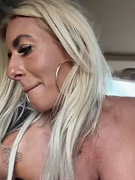 Snapshot of blondiluvsanal chatting on April 2026 05:17:02 PM blondiluvsanal online show from April 2026 05:17:02 PM