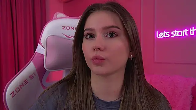 Snapshot of DianaVert chatting on February 2026 06:27:01 PM DianaVert online show from February 2026 06:27:01 PM