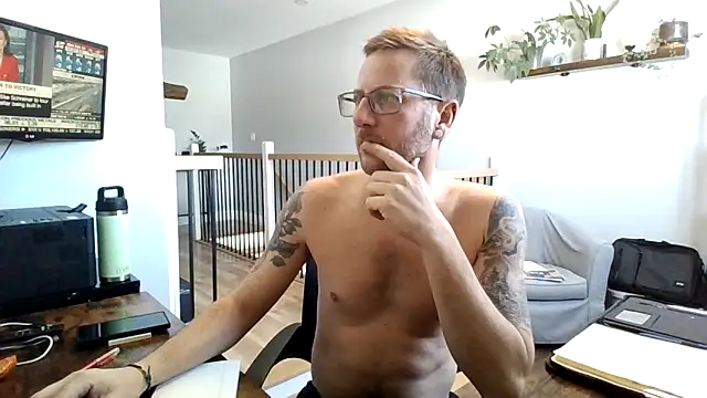 Snapshot of Bigdicktrav902 chatting on February 2025 04:25:02 PM Bigdicktrav902 online show from February 2025 04:25:02 PM