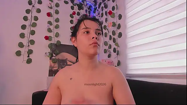 moonliiiight1 online show from March 2026 05:05:01 PM