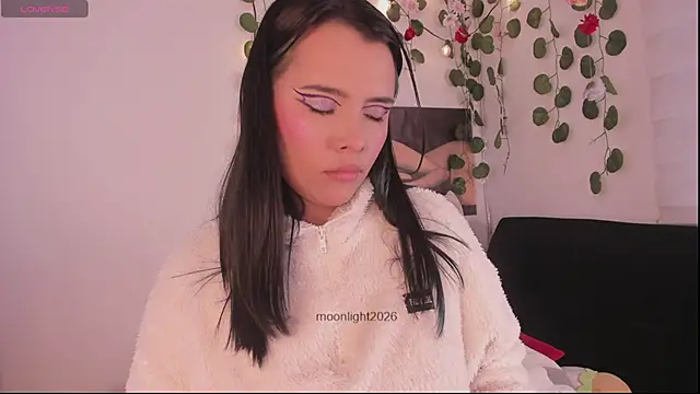 moonliiiight1 online show from February 2026 11:02:01 PM