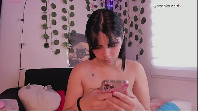 moonliiiight1 online show from October 2025 05:57:02 PM