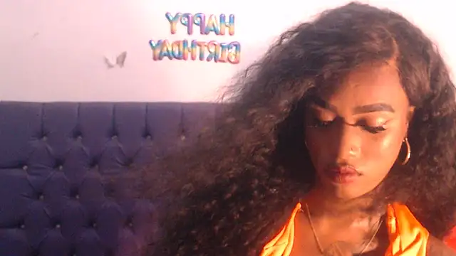 Snapshot of Queennwenn chatting on November 2025 12:37:02 AM Queennwenn online show from November 2025 12:37:02 AM