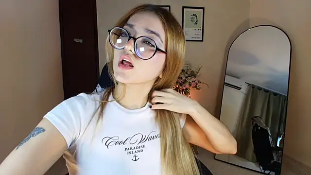 SweetJennaa online show from June 2026 03:06:02 AM
