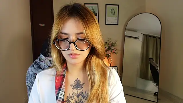 SweetJennaa online show from July 2026 12:44:02 AM
