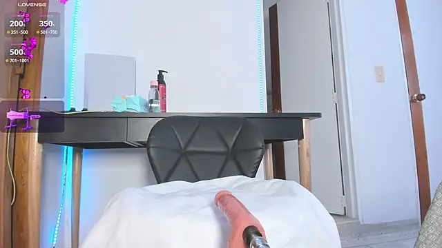 lily evil online show from February 2026 05:54:01 PM