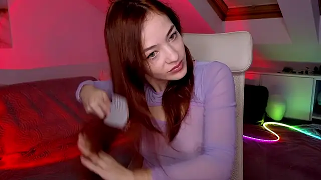 Snapshot of MiaRouge chatting on November 2025 03:44:02 AM MiaRouge online show from November 2025 03:44:02 AM