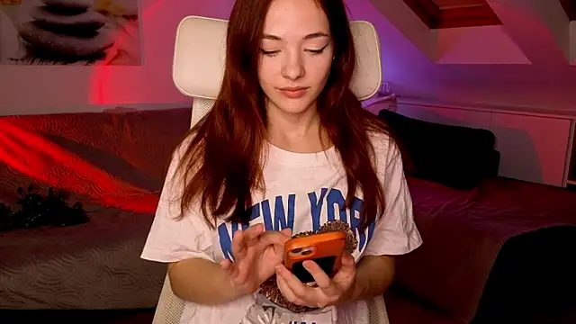 Snapshot of MiaRouge chatting on October 2025 05:01:02 PM MiaRouge online show from October 2025 05:01:02 PM