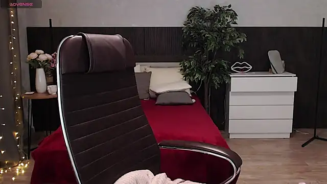 Cutie Annie online show from December 2025 04:22:02 AM