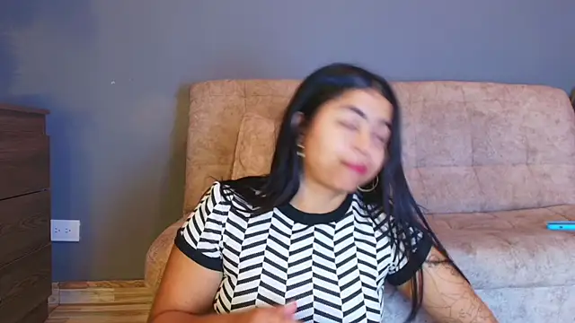 Snapshot of jade_brunnette chatting on May 2026 08:26:01 PM jade brunnette online show from May 2026 08:26:01 PM