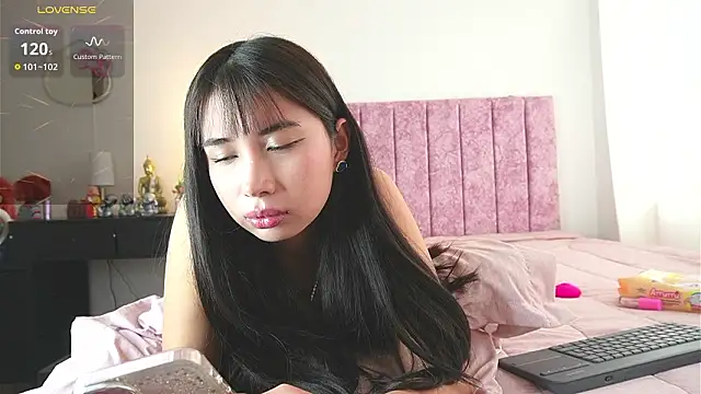 Snapshot of AlessiaVix chatting on February 2026 04:59:01 PM AlessiaVix online show from February 2026 04:59:01 PM