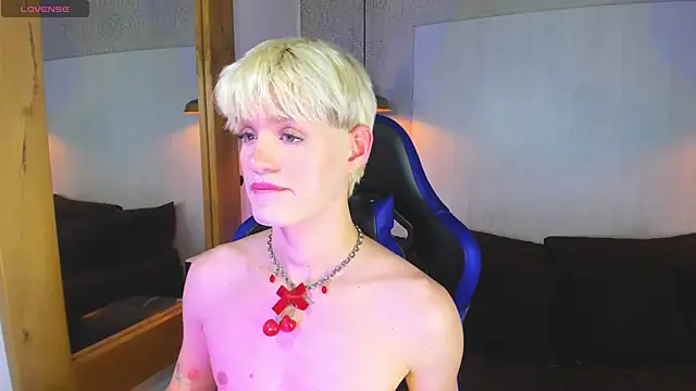 VladHellsing4 online show from April 2026 04:02:01 PM