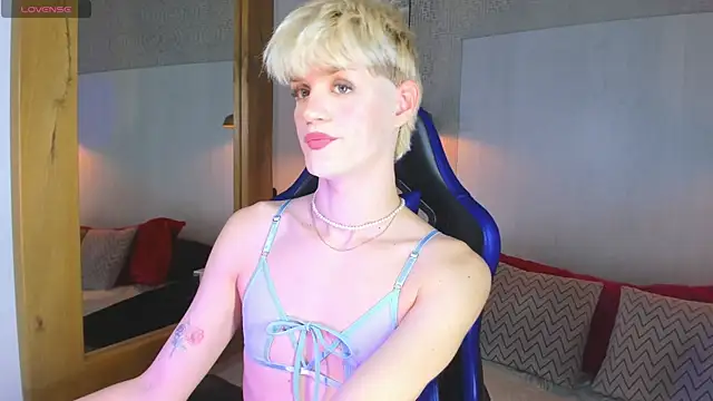 VladHellsing4 online show from May 2026 02:29:01 PM