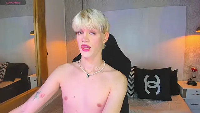 VladHellsing4 online show from March 2026 02:36:01 PM