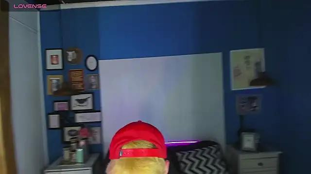 VladHellsing4 online show from November 2025 01:47:02 PM