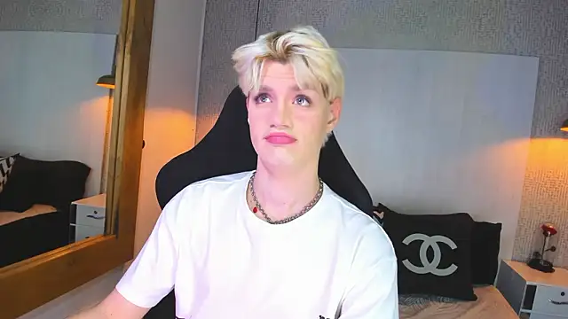 VladHellsing4 online show from February 2026 01:55:02 PM