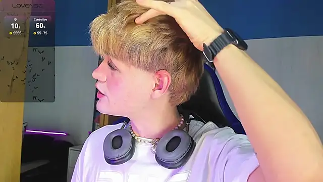 VladHellsing4 online show from October 2025 02:27:02 PM