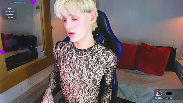 VladHellsing4 online show from May 2026 02:05:01 PM