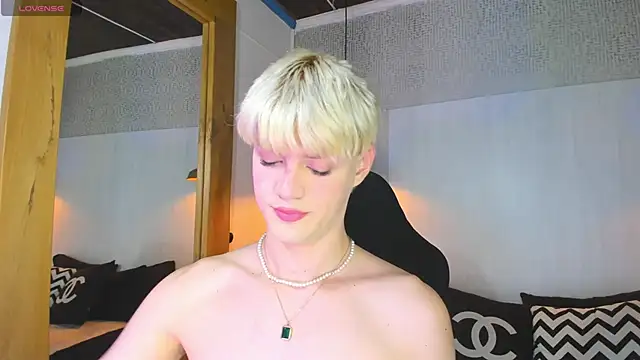 VladHellsing4 online show from February 2026 09:39:02 PM