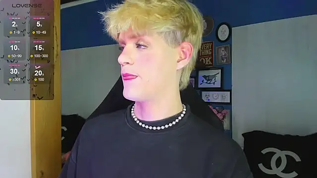 VladHellsing4 online show from November 2025 02:28:02 PM