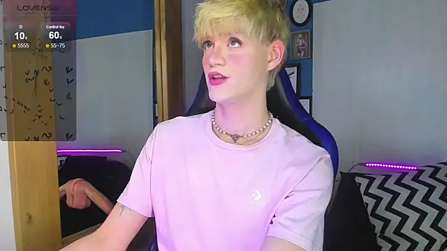 VladHellsing4 online show from November 2025 02:38:01 PM