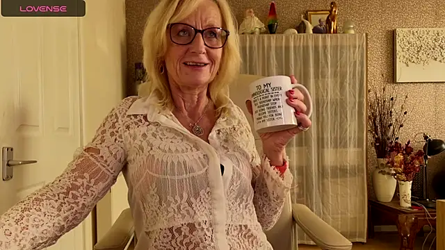 TopazCamgirl online show from November 2025 02:43:01 PM